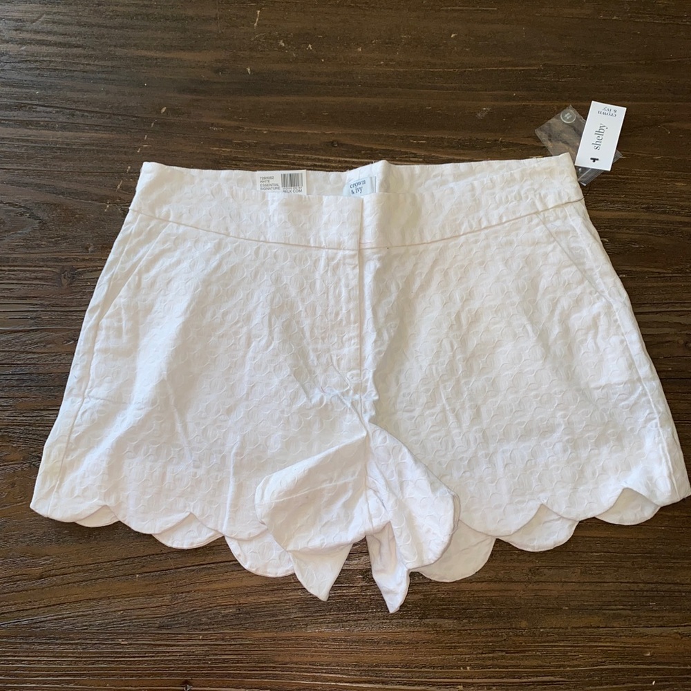 Crown and Ivy White Scalloped Shorts size 14